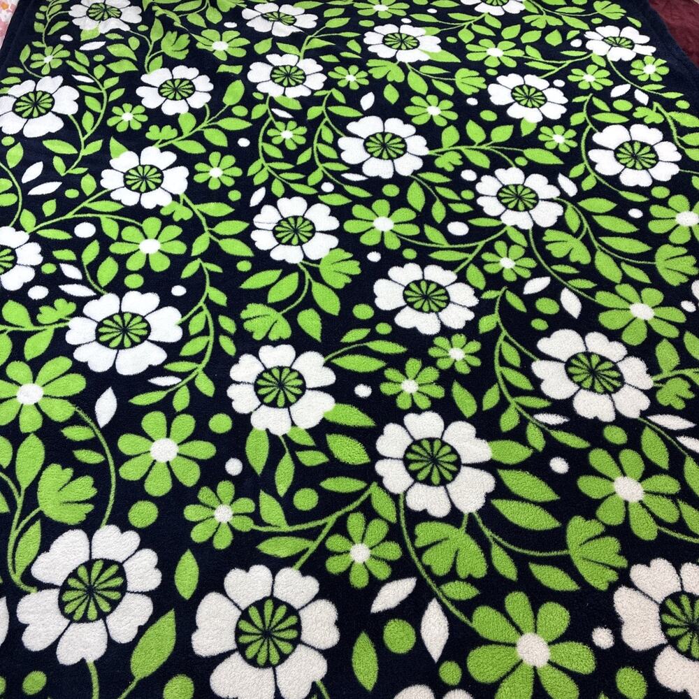 Vera Bradley Floral Throw Plush Fleece Blanket Navy Green White Cozy Soft 48x75